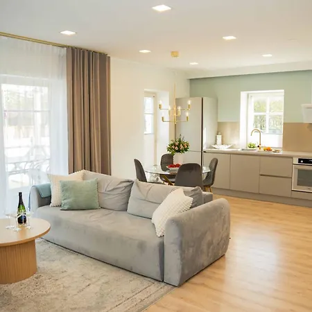Castella Apartment *